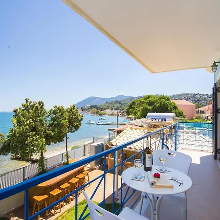 Salty Breeze Beachfront ليغيا