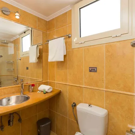 Salty Breeze Beachfront * ليغيا