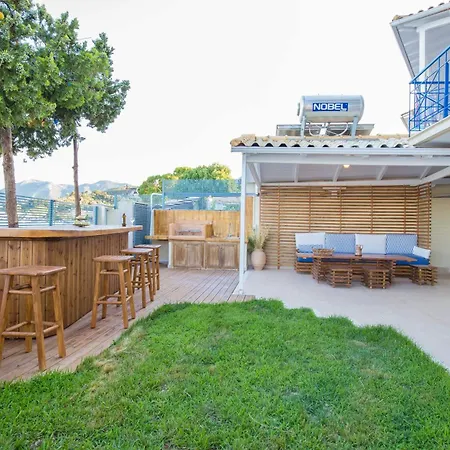 Salty Breeze Beachfront Villa Ligia