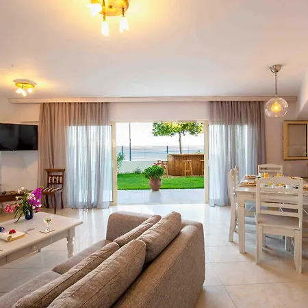 فيلة Salty Breeze Beachfront