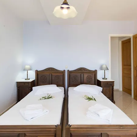 Salty Breeze Beachfront *