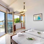 וילה Salty Breeze Beachfront