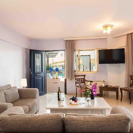 Salty Breeze Beachfront *