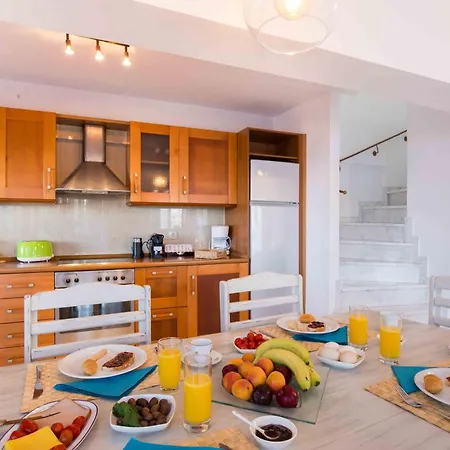 Salty Breeze Beachfront * Λυγιά