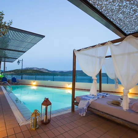 Salty Breeze Beachfront *