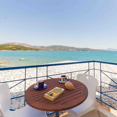 Βίλα Salty Breeze Beachfront