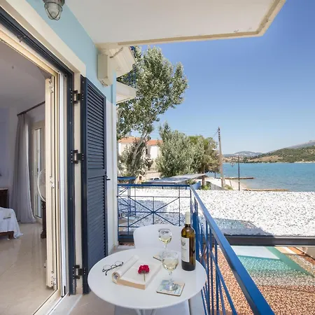 Salty Breeze Beachfront Villa Ligia