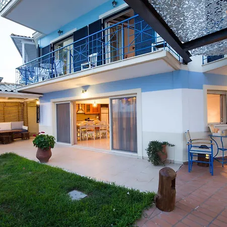 Salty Breeze Beachfront Villa Ligia