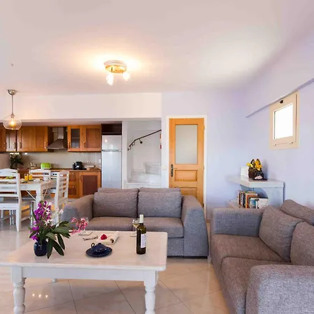 Salty Breeze Beachfront *