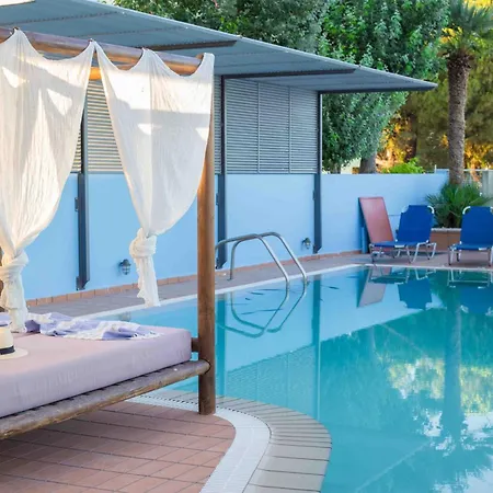 Salty Breeze Beachfront *