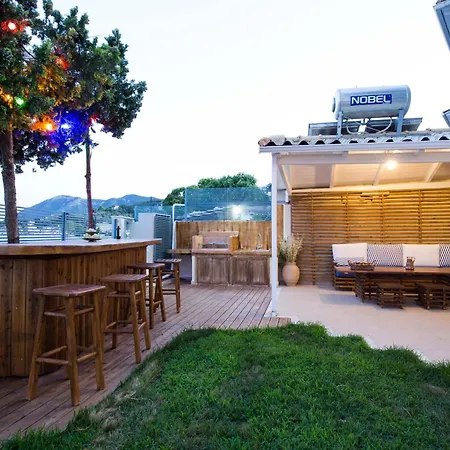 Salty Breeze Beachfront فيلة