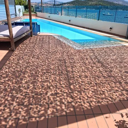 Salty Breeze Beachfront * ليغيا