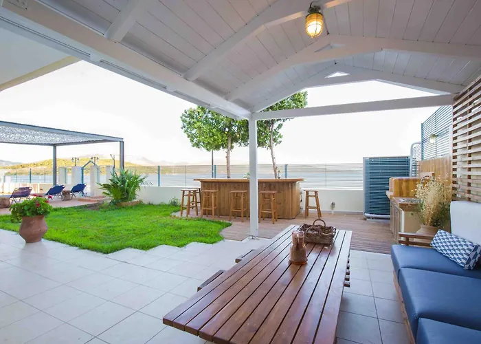 Salty Breeze Beachfront ヴィラ *