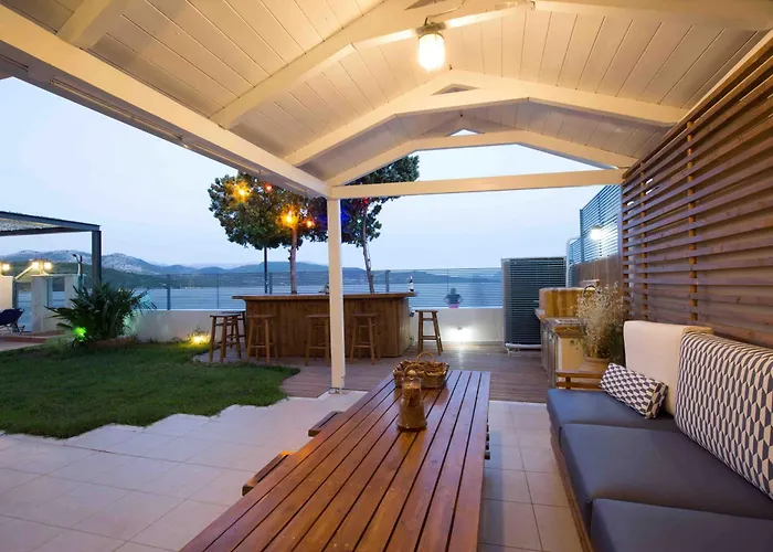 Salty Breeze Beachfront ヴィラ *