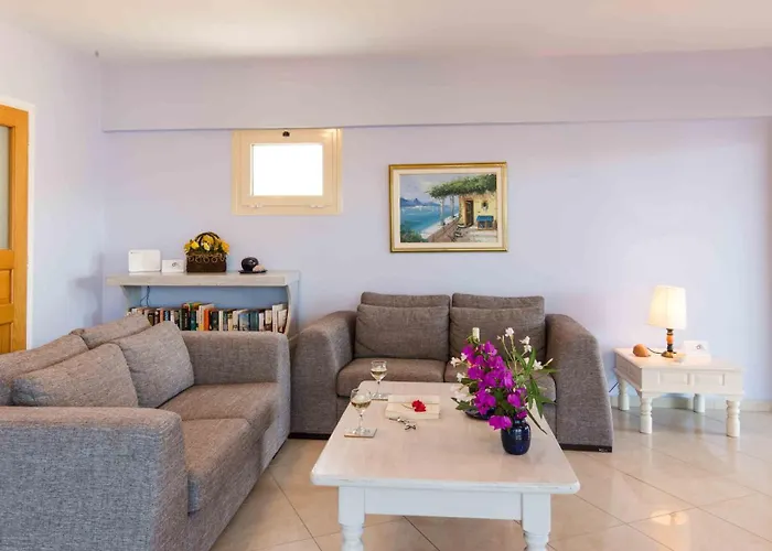 Salty Breeze Beachfront リジア